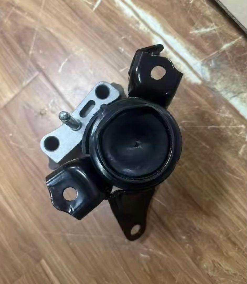 AZR60G エンジンマウント 右 12305-28080 ノア ヴォクシー