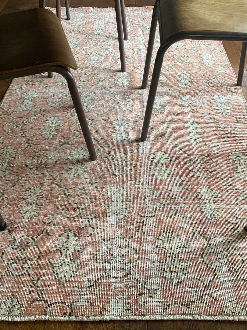 シャビーピーチ紋章柄　ヴィンテージラグ　トルコラグ