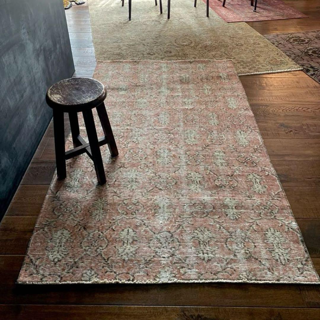 シャビーピーチ紋章柄　ヴィンテージラグ　トルコラグ