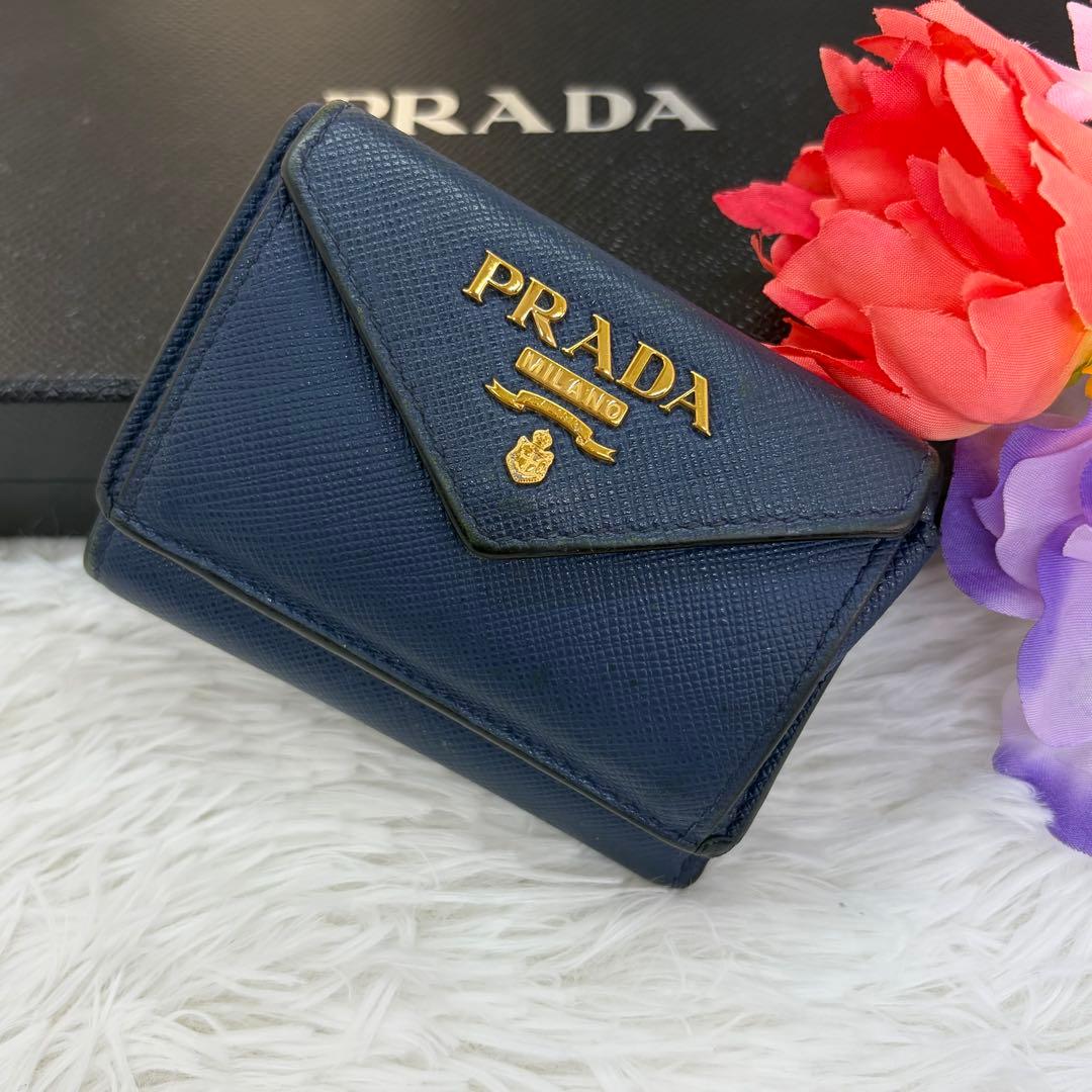 美品✨プラダ　折り財布　三つ折り　金ロゴ　レザー　コンパクト　ネイビー
