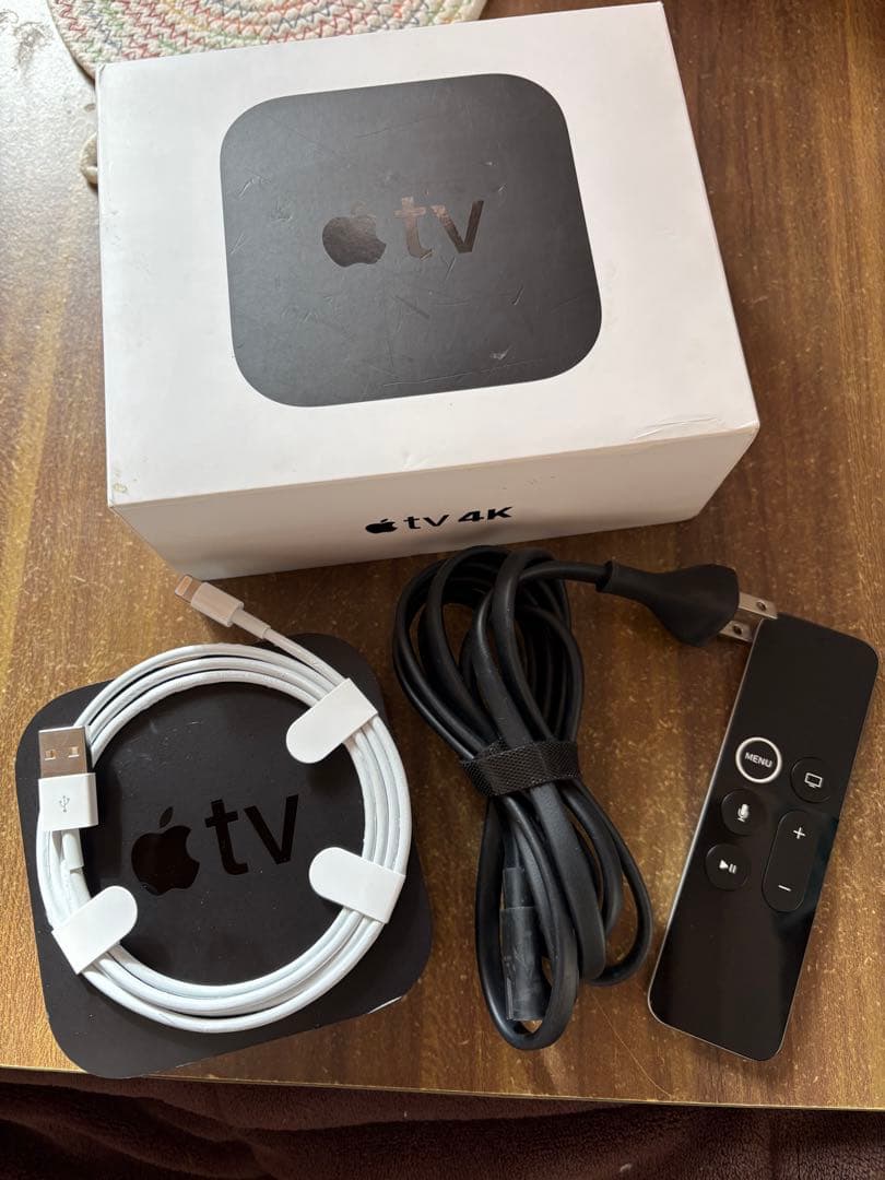 Apple TV 4K 64g 本体と付属品