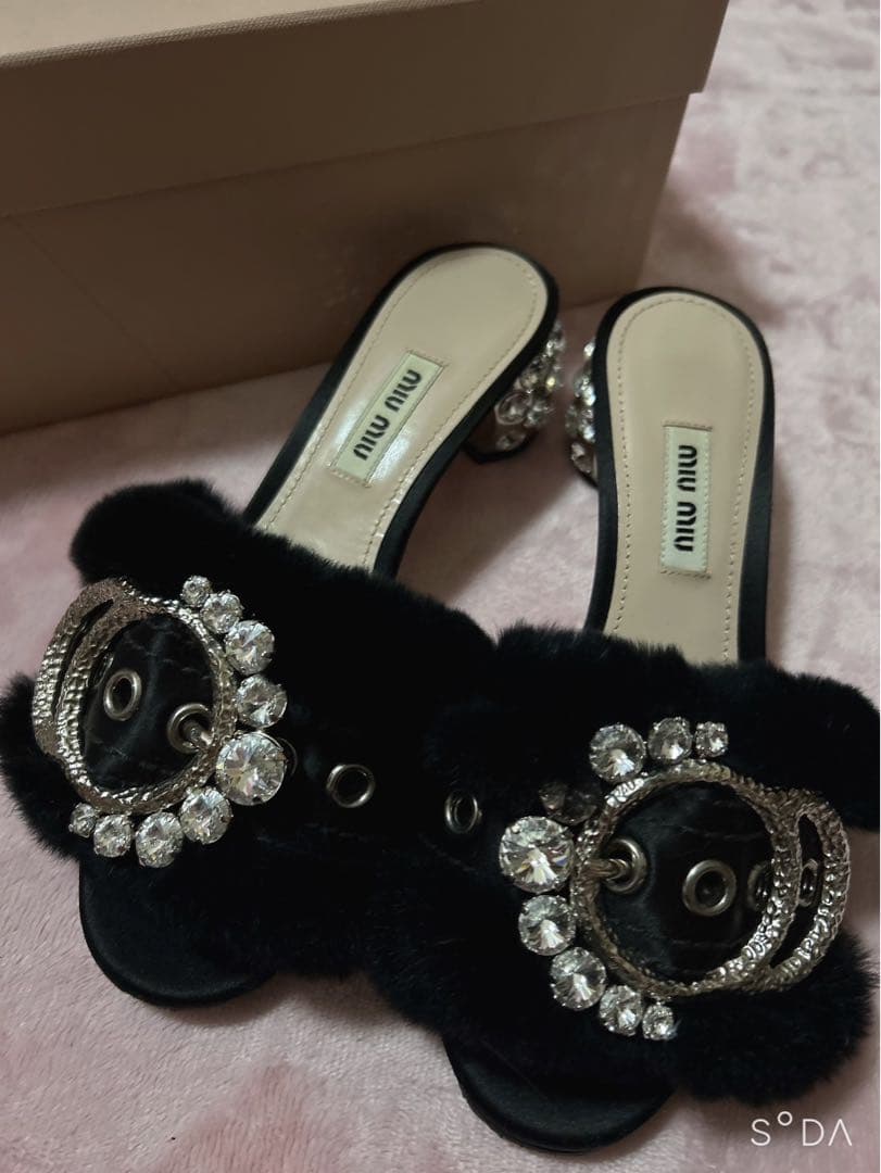 Miu Miu ブラックファークリスタルミュール