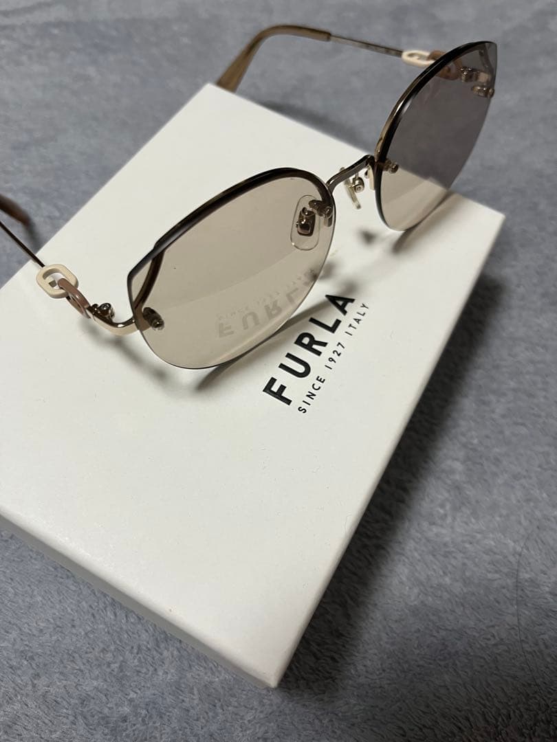 FURLA ゴールドフレーム ブラウンレンズ サングラス