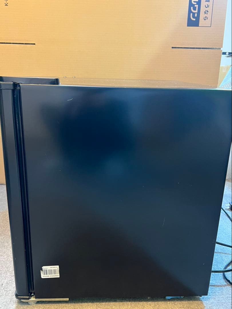 ノンフロン冷蔵庫comfee' コムフィー　ブラック　動作確認済み　2024年製