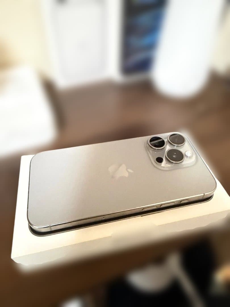 iPhone 15 Pro 本体 ナチュラルチタニウム　256GB