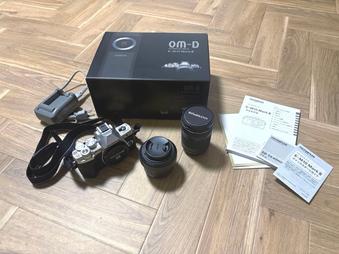 は*か様 簡易清掃済み オリンパスOM-D E-M10 MarkⅢ 単焦点レンズ