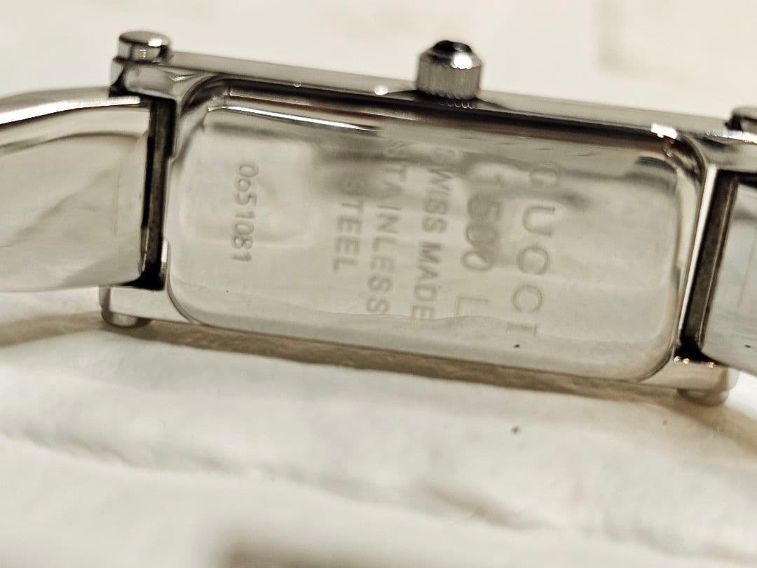 GUCCI グッチ 1500L レディース腕時計 シルバー バングルタイプ