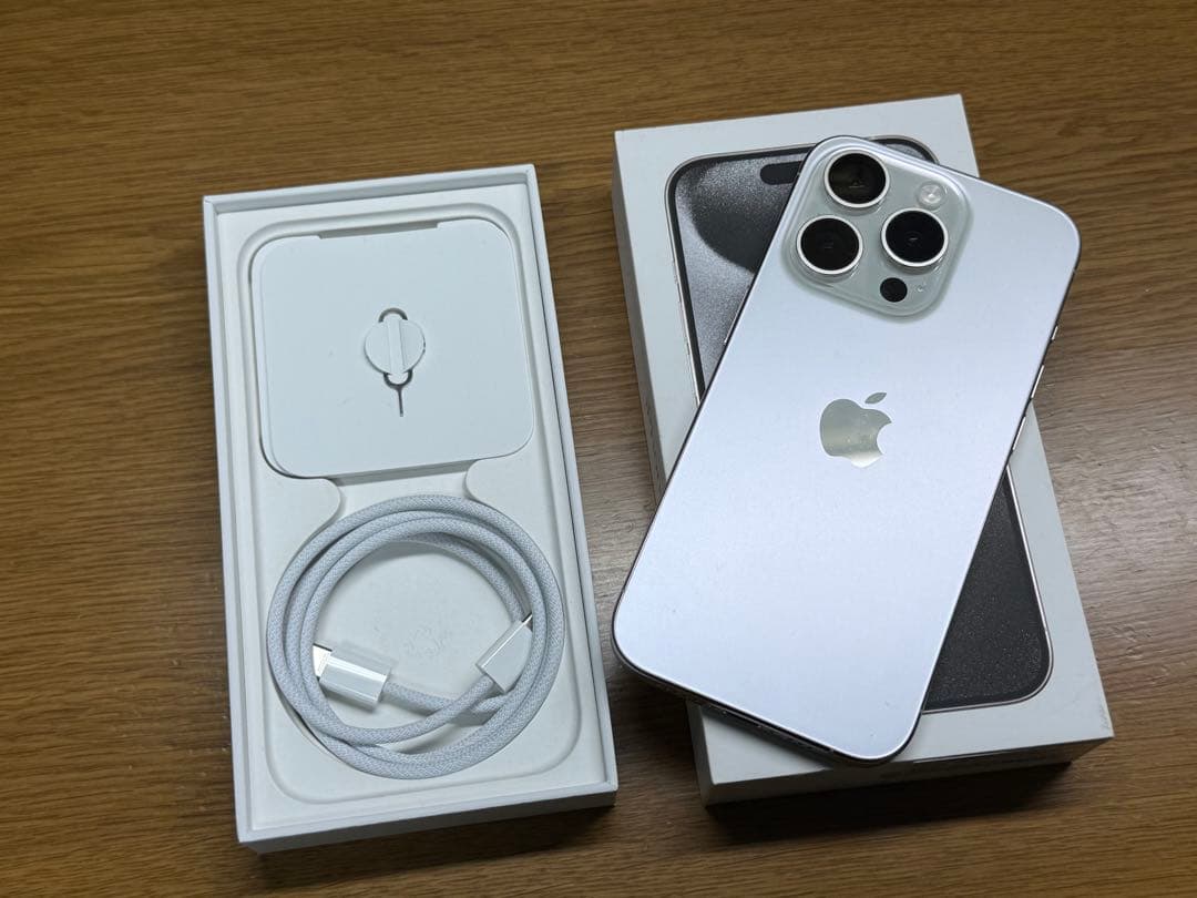 〈美品〉iPhone 15 Pro　256GB　ホワイトチタニウム　残量88%