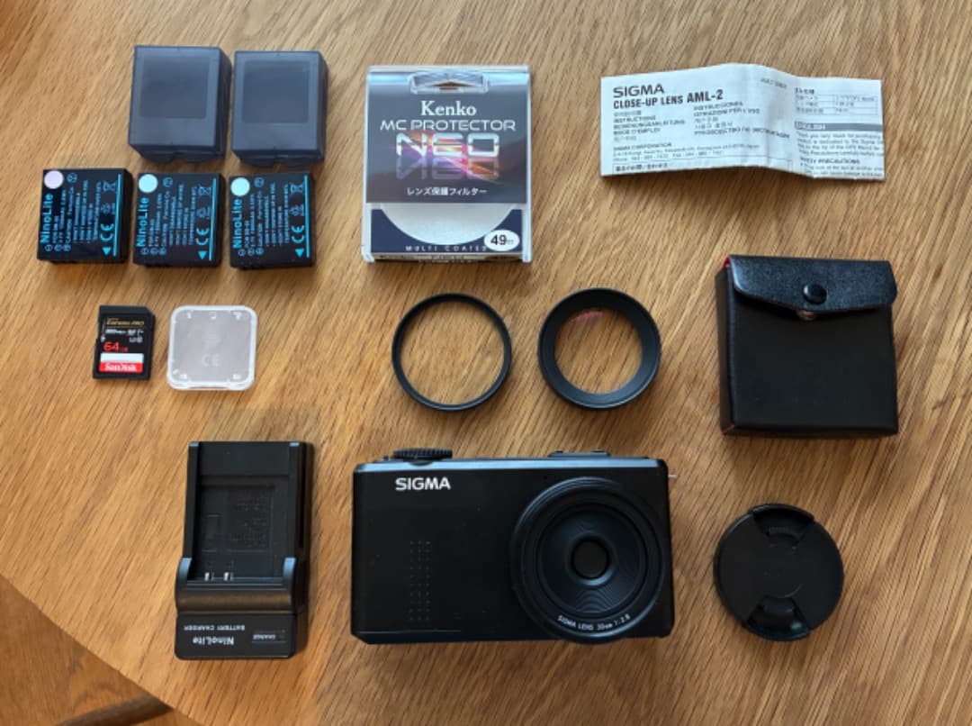 sigma dp2 Merrill【クローズアップレンズ＋予備バッテリー付】
