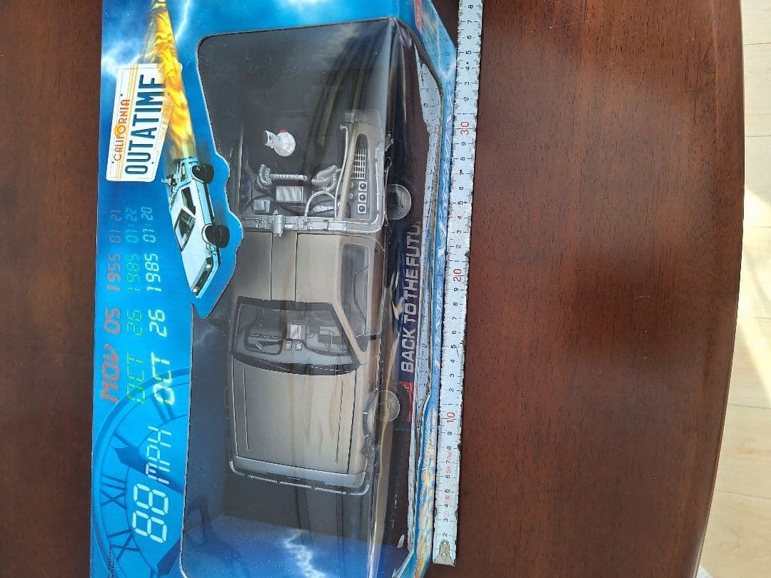 バック・トゥ・ザ・フューチャー PartⅡデロリアン 1/18模型