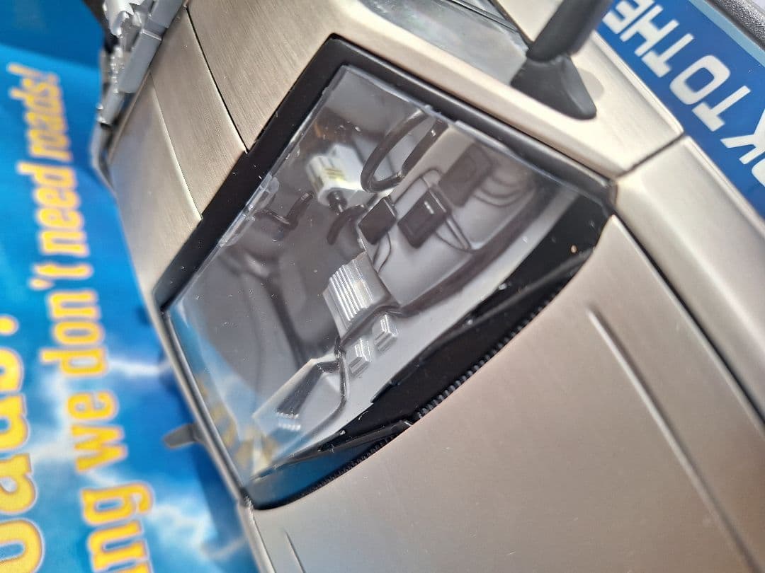 バック・トゥ・ザ・フューチャー PartⅡデロリアン 1/18模型