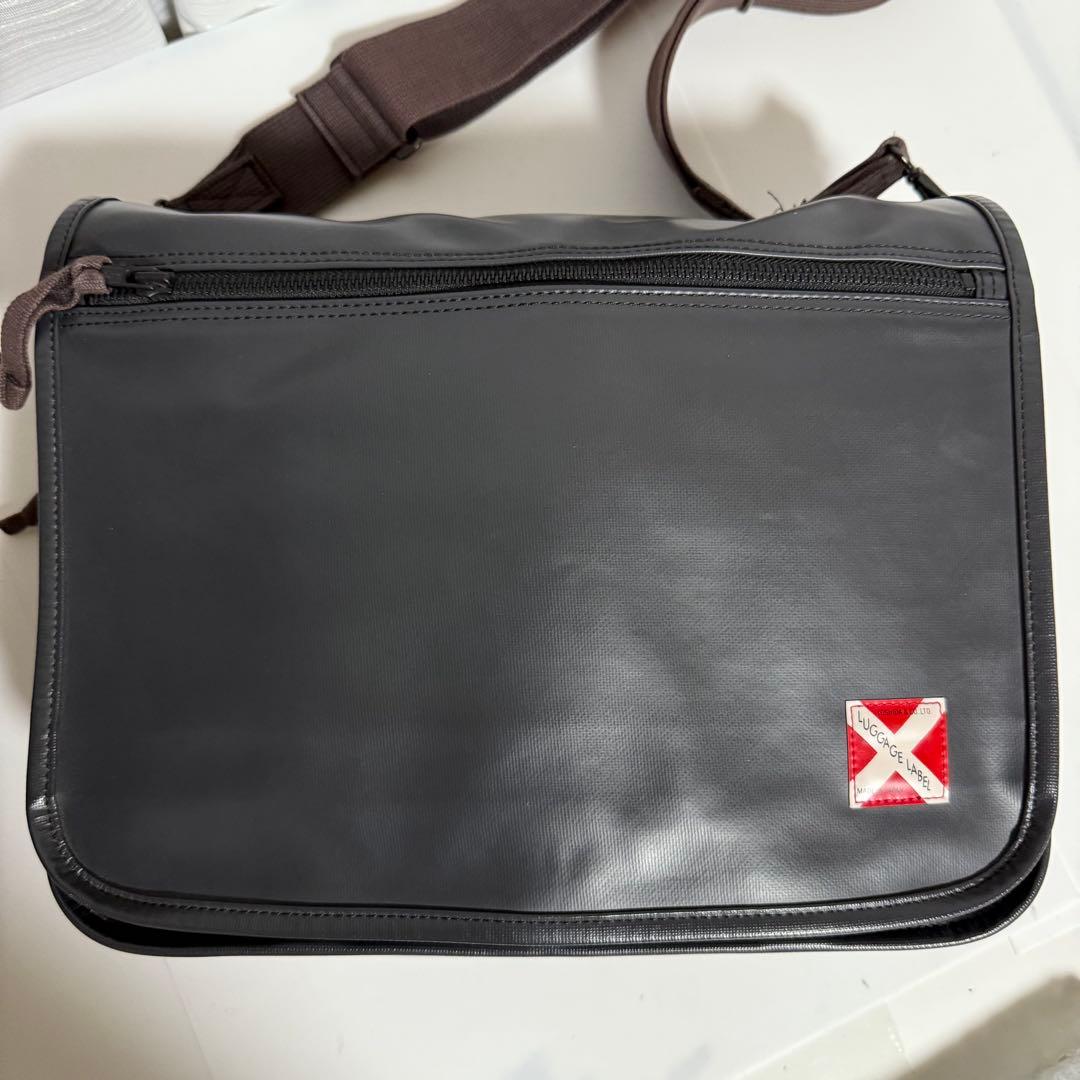 ⭐️未使用級⭐️ラゲッジレーベル　メッセンジャーバッグ　赤バッテン