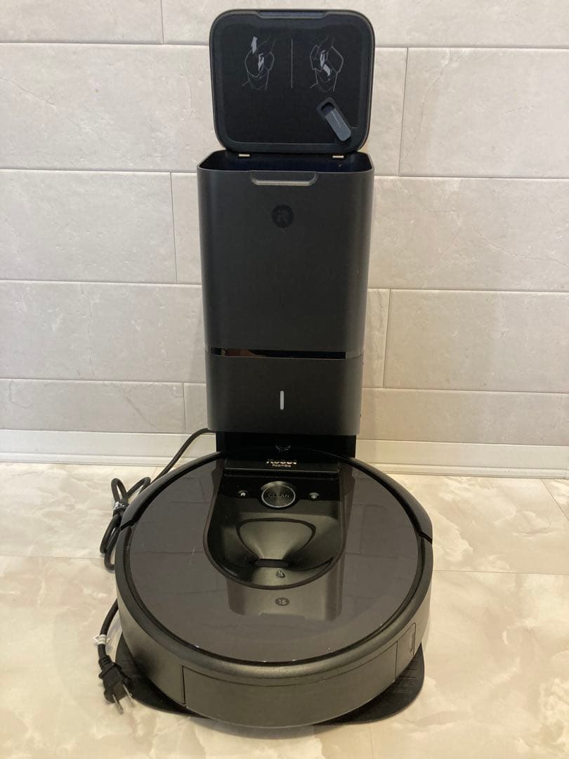 iRobot ルンバi7+ (Roomba i7+) 本体とクリーンベース