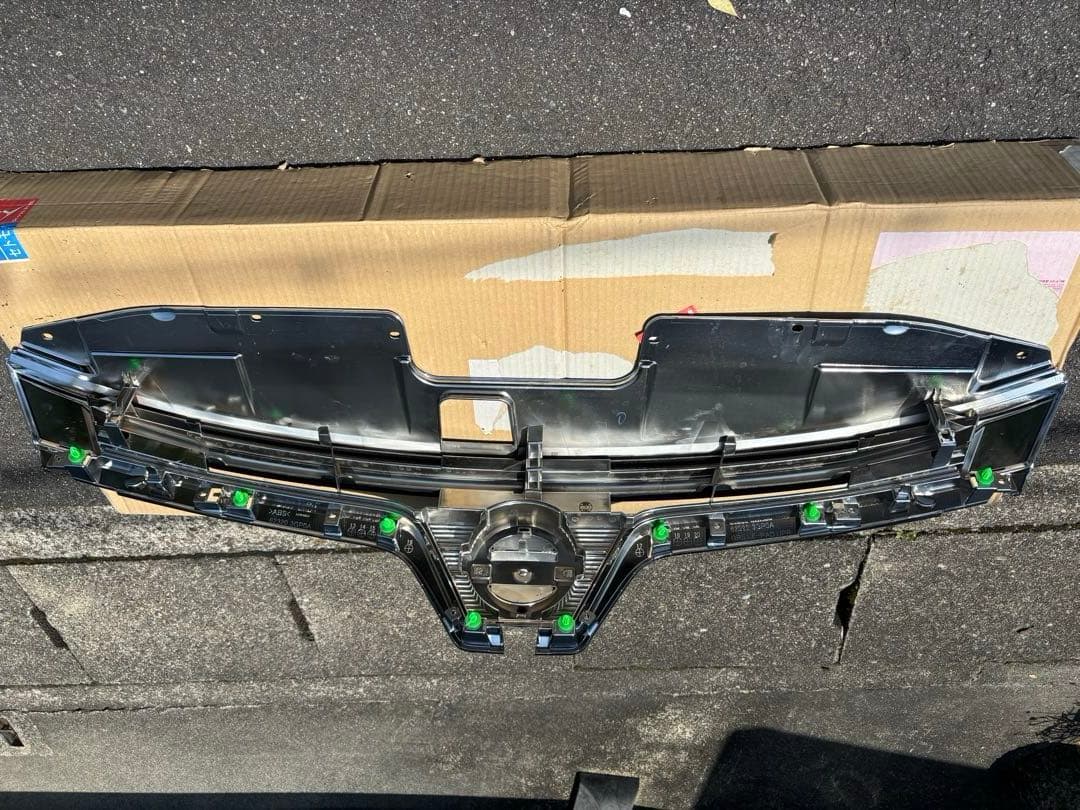 新車外し　日産 エルグランド E52 中期 純正 フロントグリル 62322