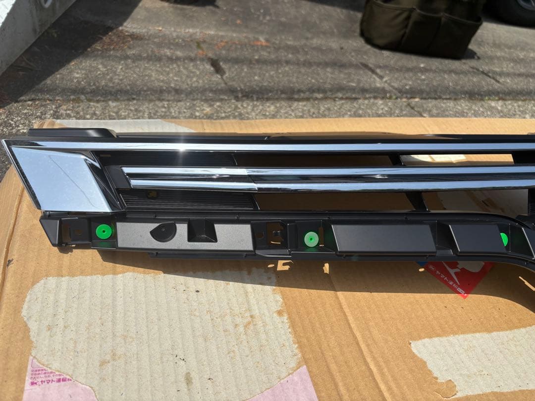 新車外し　日産 エルグランド E52 中期 純正 フロントグリル 62322