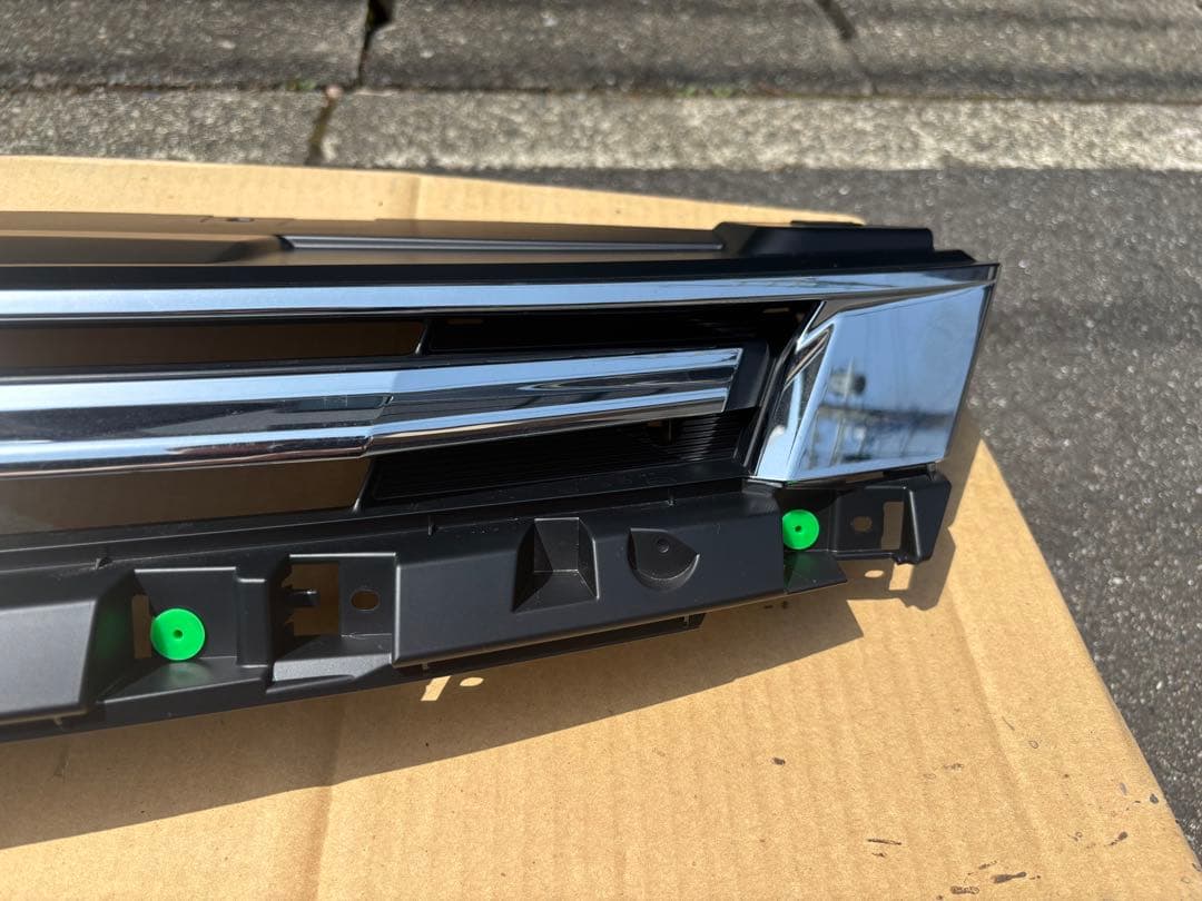 新車外し　日産 エルグランド E52 中期 純正 フロントグリル 62322