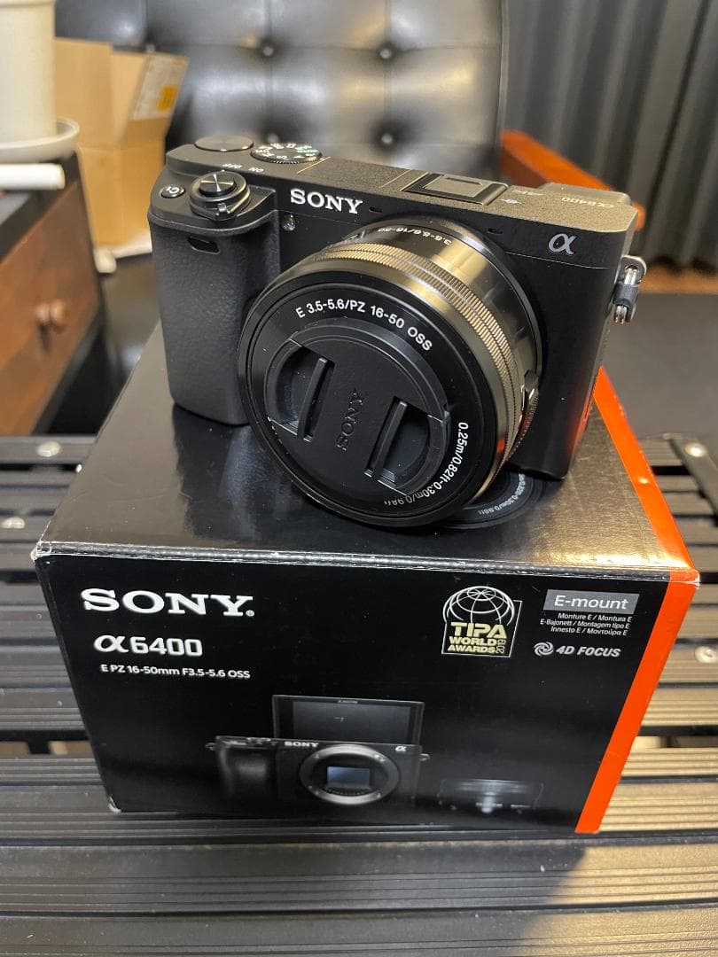 【新品同様】撮影枚数2枚！SONY α6400 16-50mmレンズ付＋ケージ