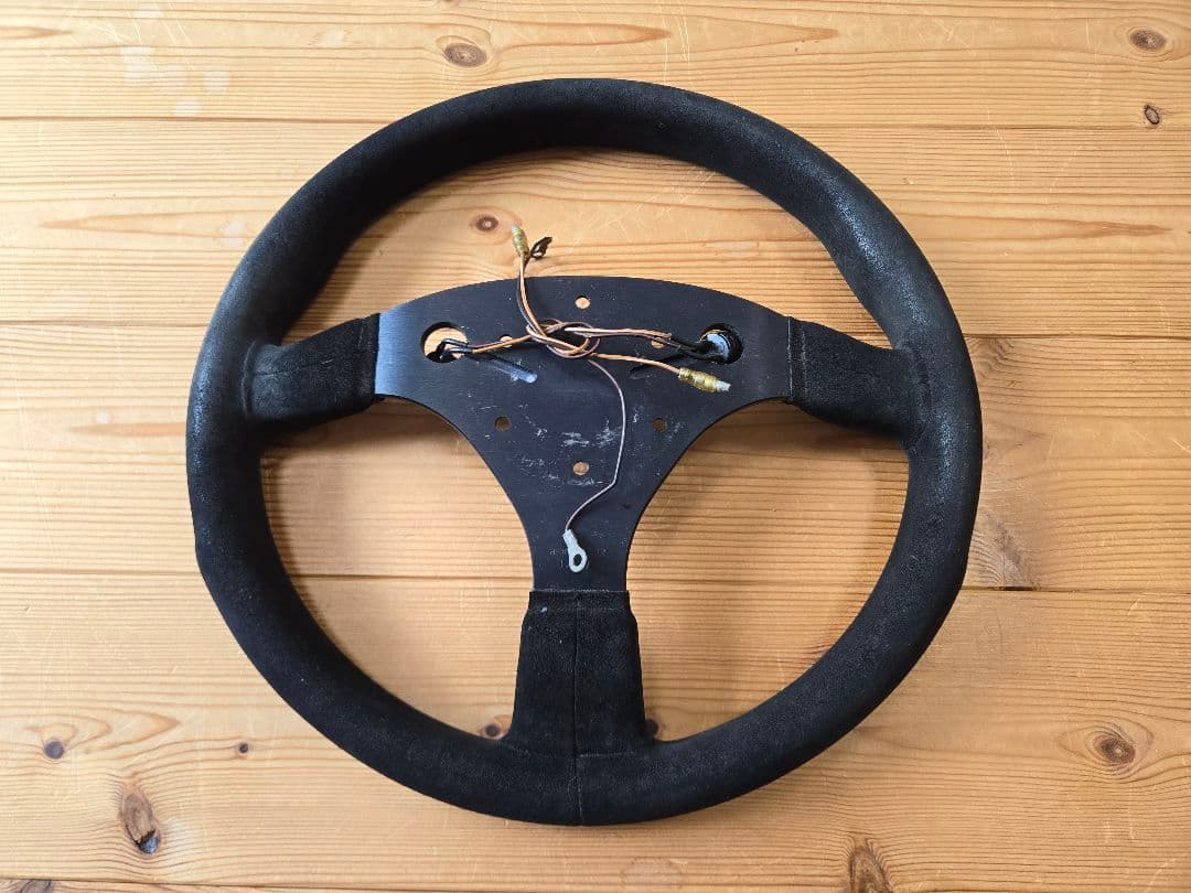 OMP スポーツステアリングホイール　ブラックスエード仕上げ仕様