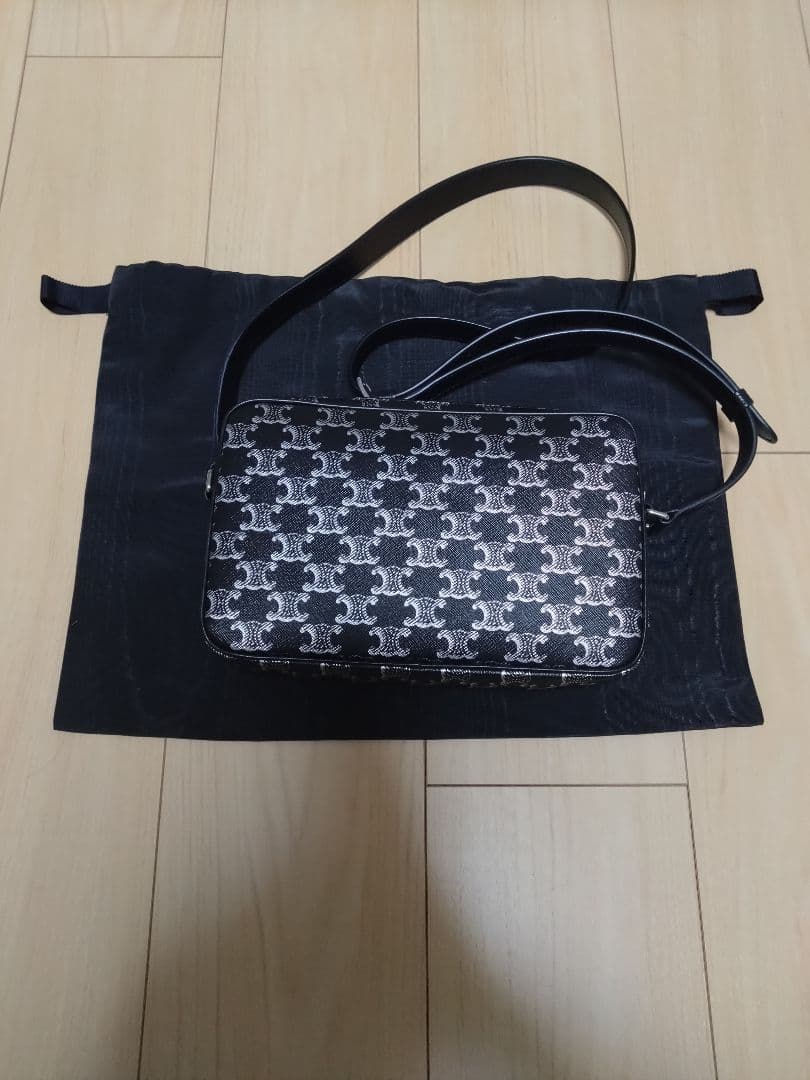 CELINE ブラックトリオンフ メッセンジャーバッグ