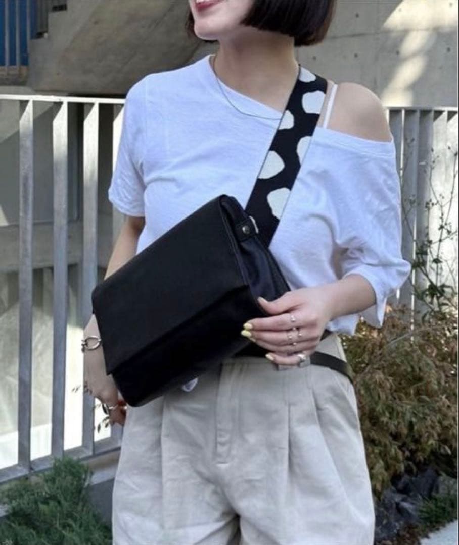 本革470g ワイドテープショルダーボディバッグ ear PAPILLONNER