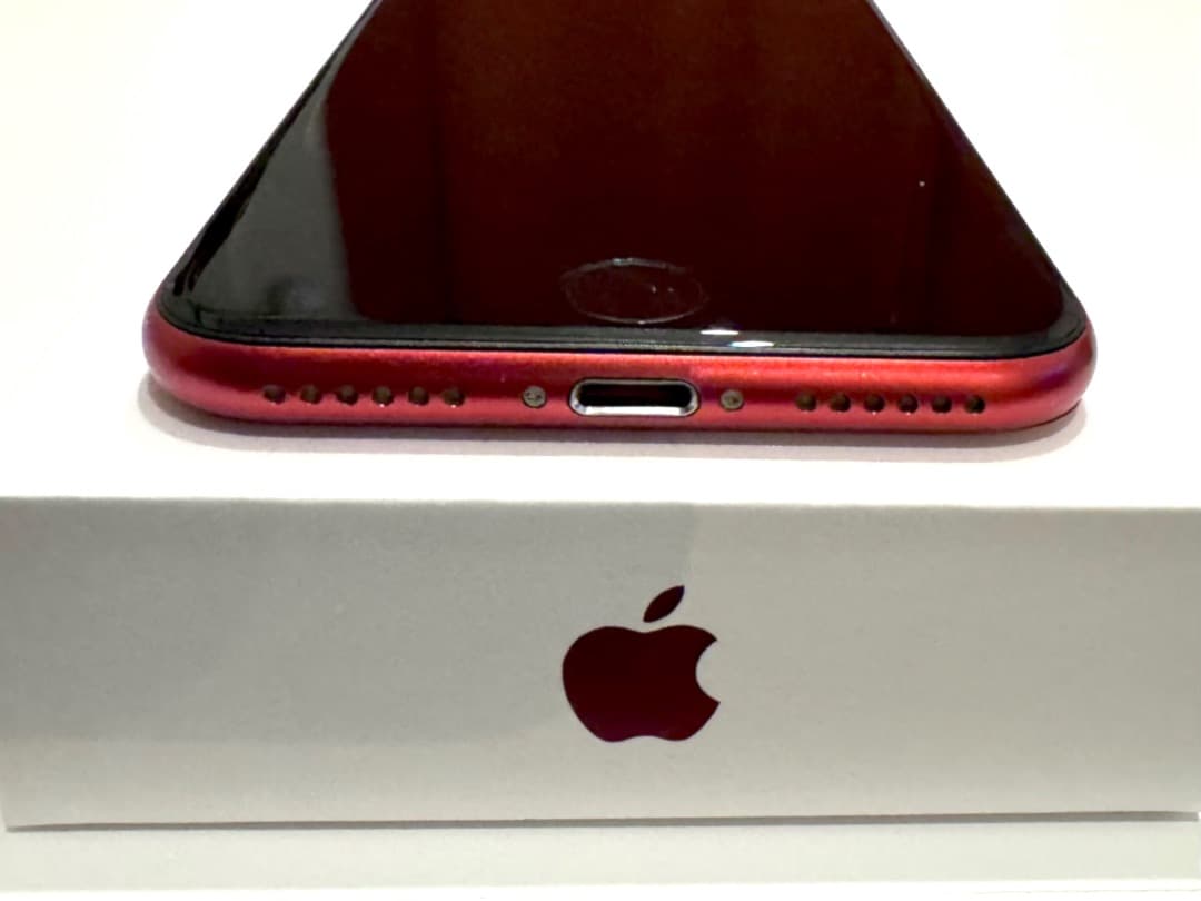 【美品／箱説明書つき】iPhoneSE（第2世代）128GB Redロックなし