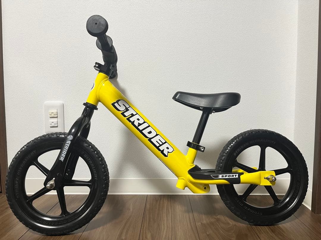 ストライダー　12インチ　ストライダー　黄色