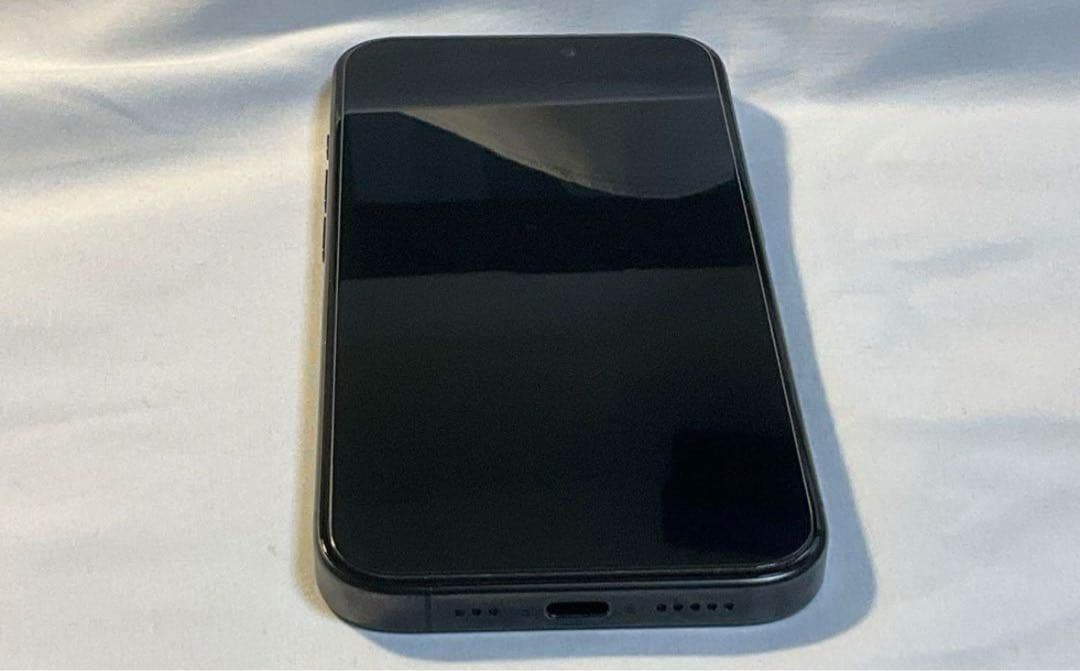 【美品】iPhone 15 pro 256GB SIMフリー ブラックチタニアム