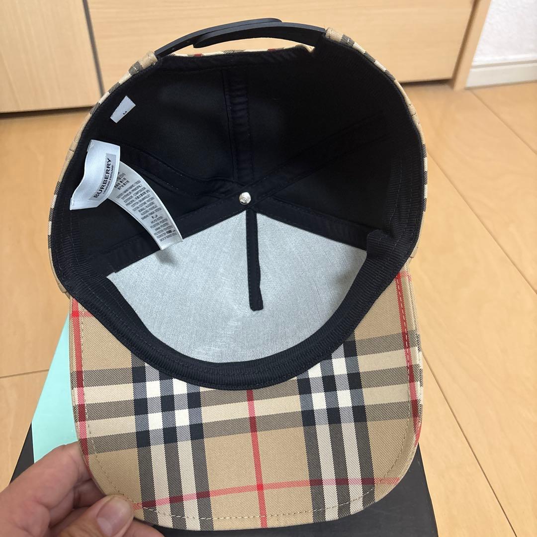 バーバリー　Burberry チェック柄 LOVE ベースボールキャップ