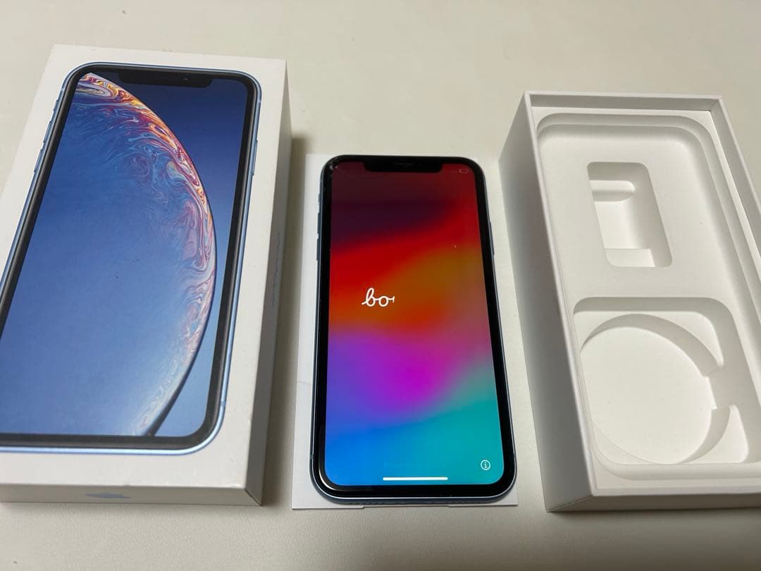 iPhone XR ブルー　64GB