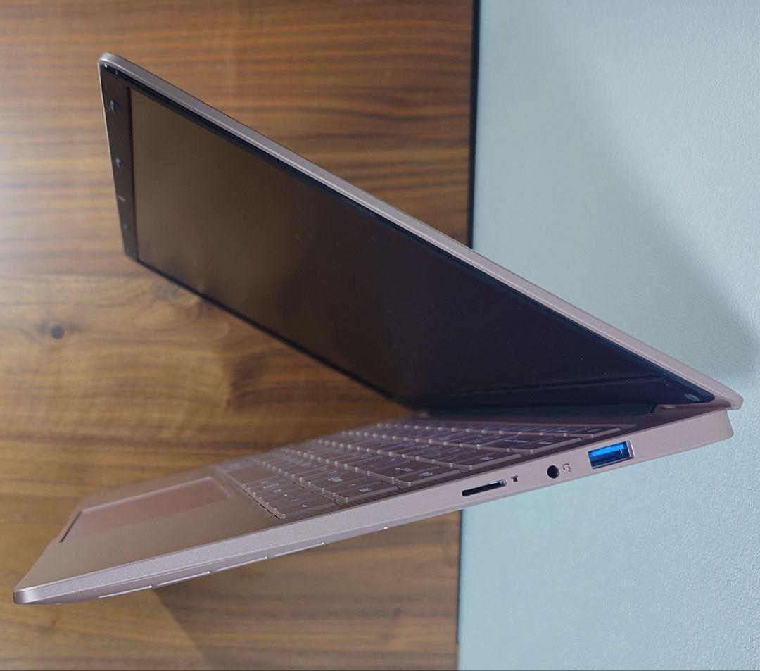 ★中古・美品：色が綺麗な薄型ノートパソコン、ノーブランドローズゴールド2024年