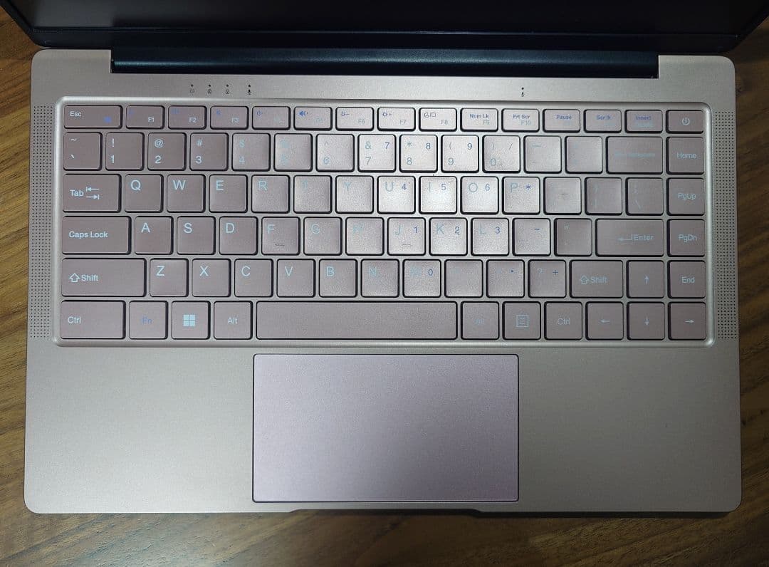 ★中古・美品：色が綺麗な薄型ノートパソコン、ノーブランドローズゴールド2024年