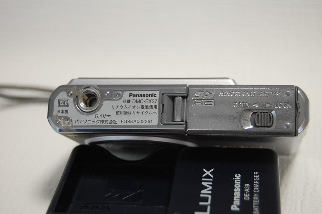 ＜中古完動品＞Panasonic DMC-FX37 シルバー
