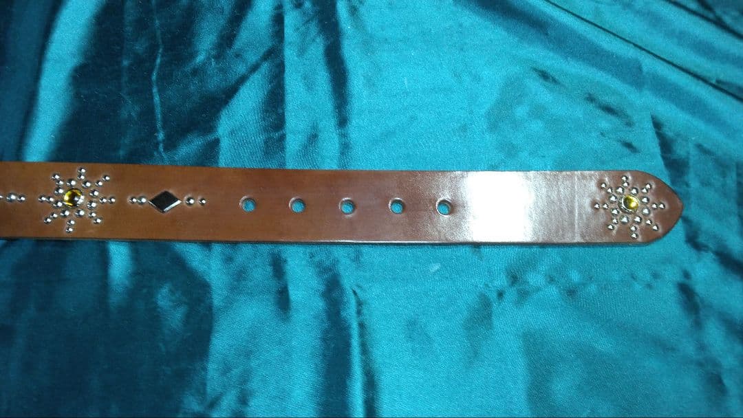 昭南ベンズレザースタッズベルト　チョコ アクリル　アンバー　穴開け加工済　即納可