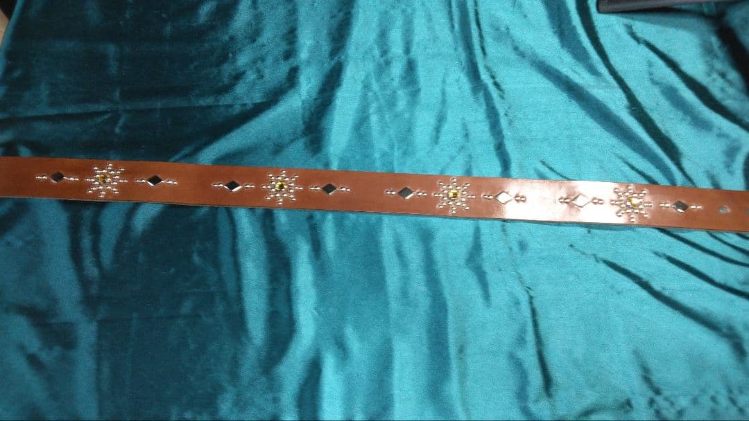 昭南ベンズレザースタッズベルト　チョコ アクリル　アンバー　穴開け加工済　即納可