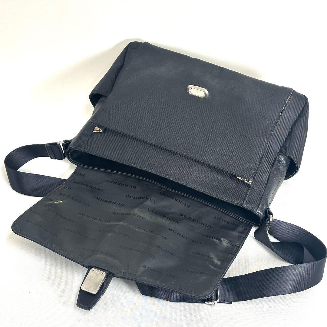 希少デザイン✨Burberry ノバチェック　メッセンジャーバッグ フラップ