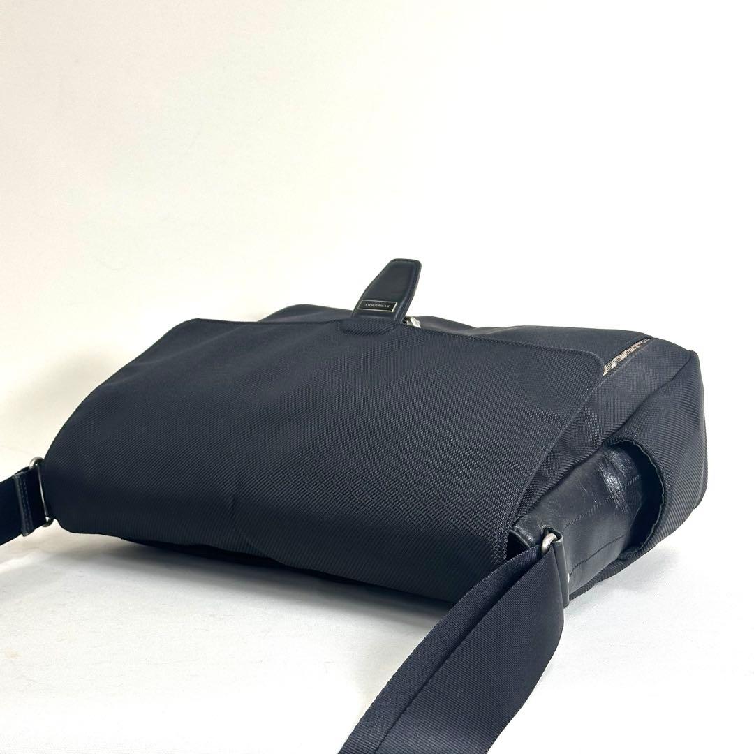 希少デザイン✨Burberry ノバチェック　メッセンジャーバッグ フラップ