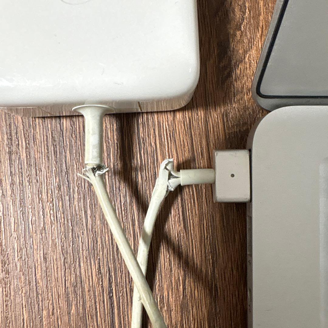 Apple MacBook シルバー 本体　2014 起動確認済み