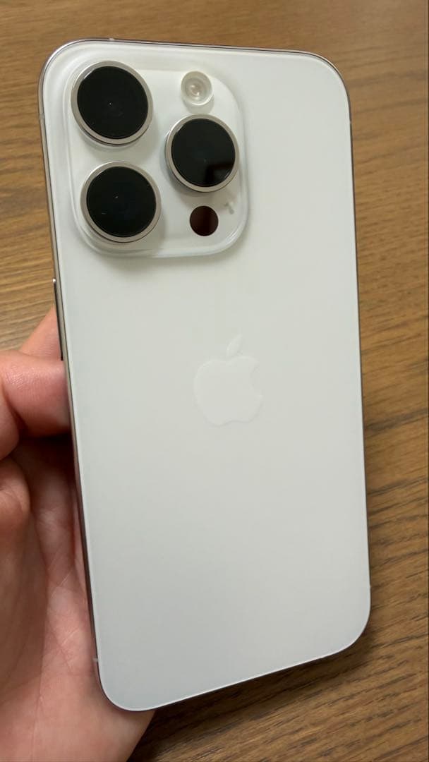 iPhone 15 Pro, White Titanium, 256GB 本体