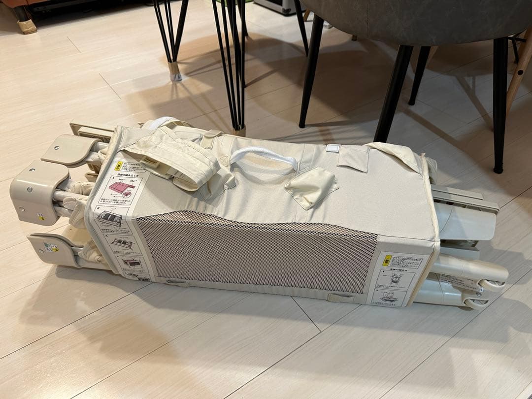 アップリカ　折り畳み　ベビーベッド ココネルエアー ミルクホワイト ポータブル