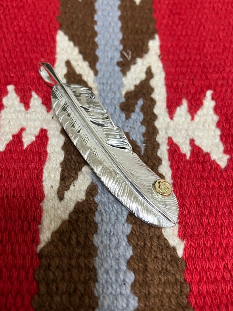 マイク 様goro's ゴローズ　金メタル付き特大フェザー　左向き　イボメタル