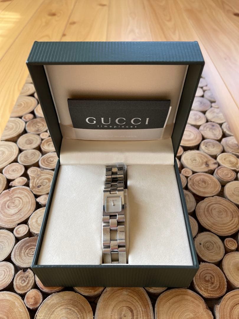 【美品】GUCCI YA126505 シルバー 時計　電池交換済