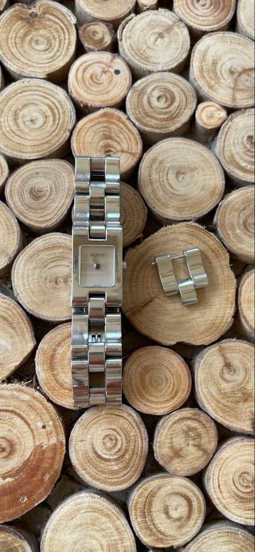 【美品】GUCCI YA126505 シルバー 時計　電池交換済