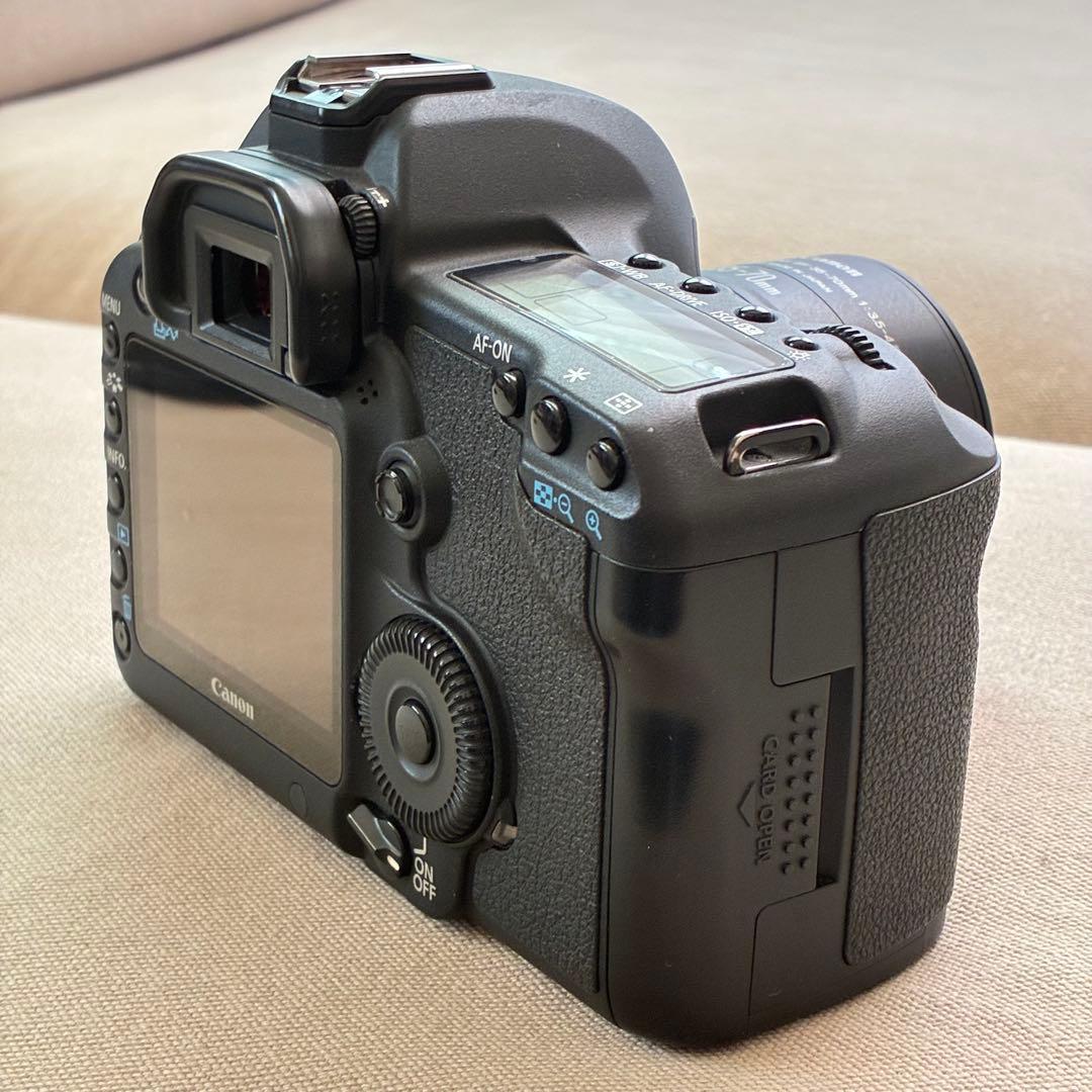 Canon EOS 5D Mark II + 35-70mmレンズ