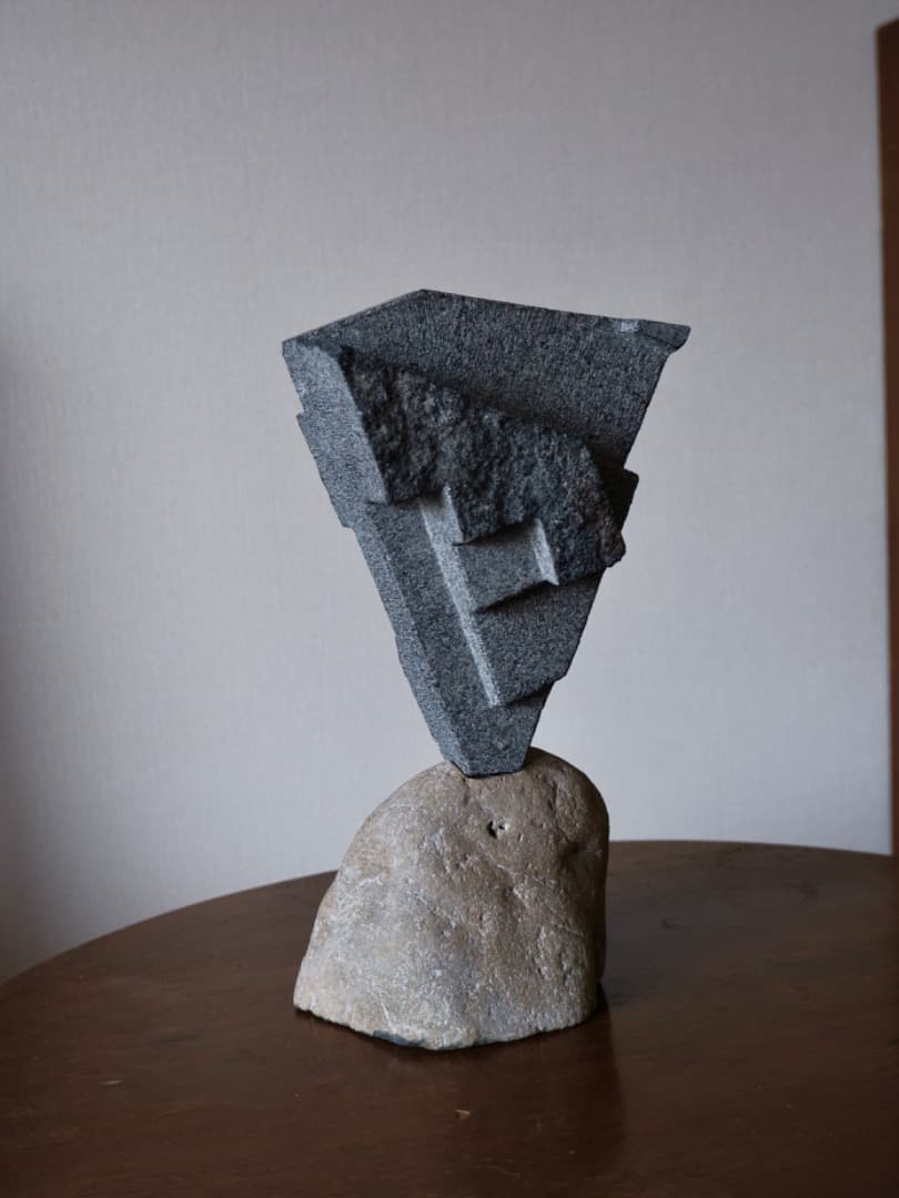 江藤佳央琉　石語り　児童美術研究家　石彫　オブジェ　置物　箱付　Q1864