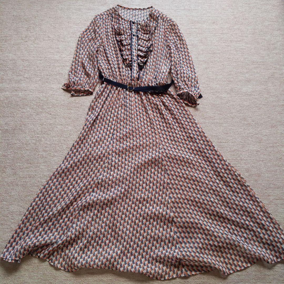 フリル付き長袖ワンピース