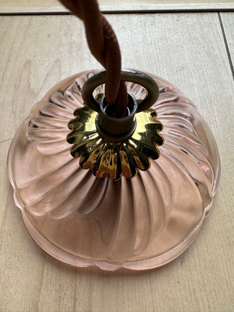 20年代 フランス アンティーク 螺旋模様ピンクガラスのお花アトリエランプ＊