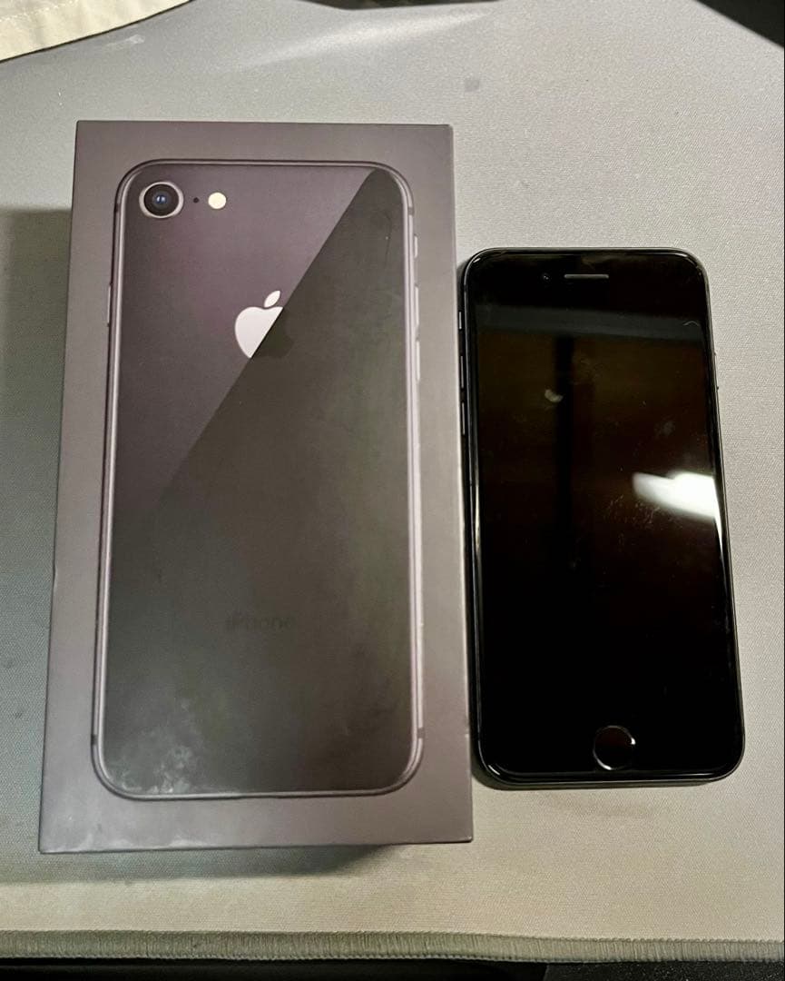 iPhone 8 64GB スペースグレイ SIMロックなし本体＋箱＋一部同梱品