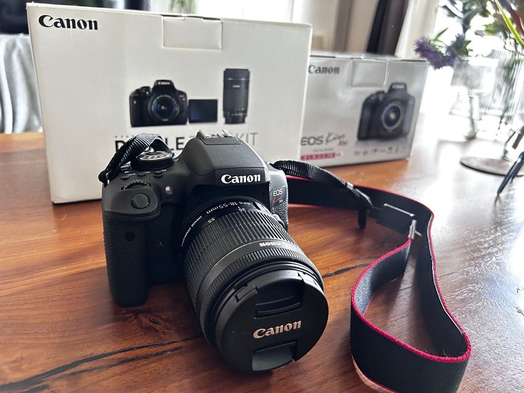 Canon EOS Kiss X8i ダブルズームキット 箱付き　　バッテリー有