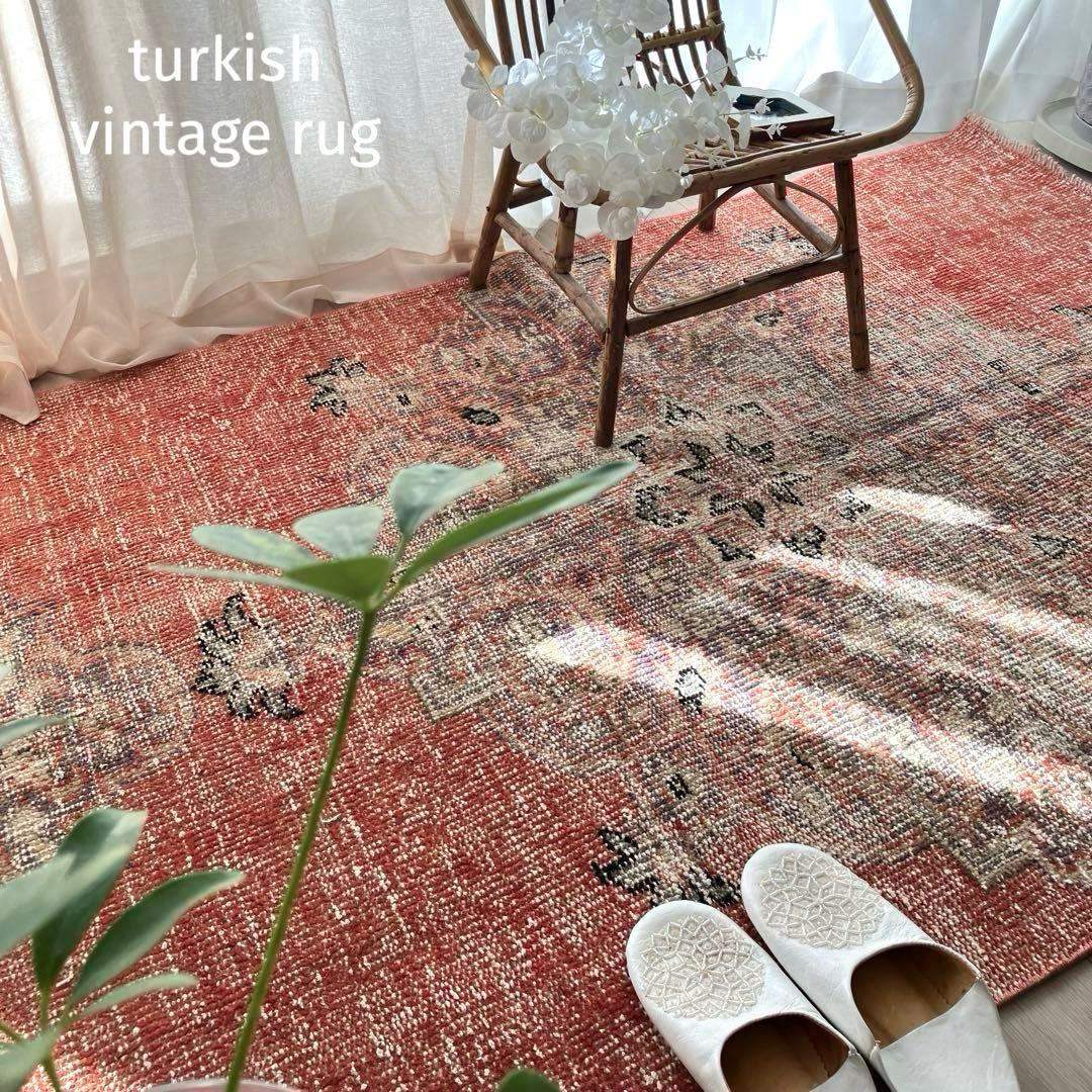 シャビーレッドコーラル116×174ブラック　メダリオン　トルコヴィンテージラグ