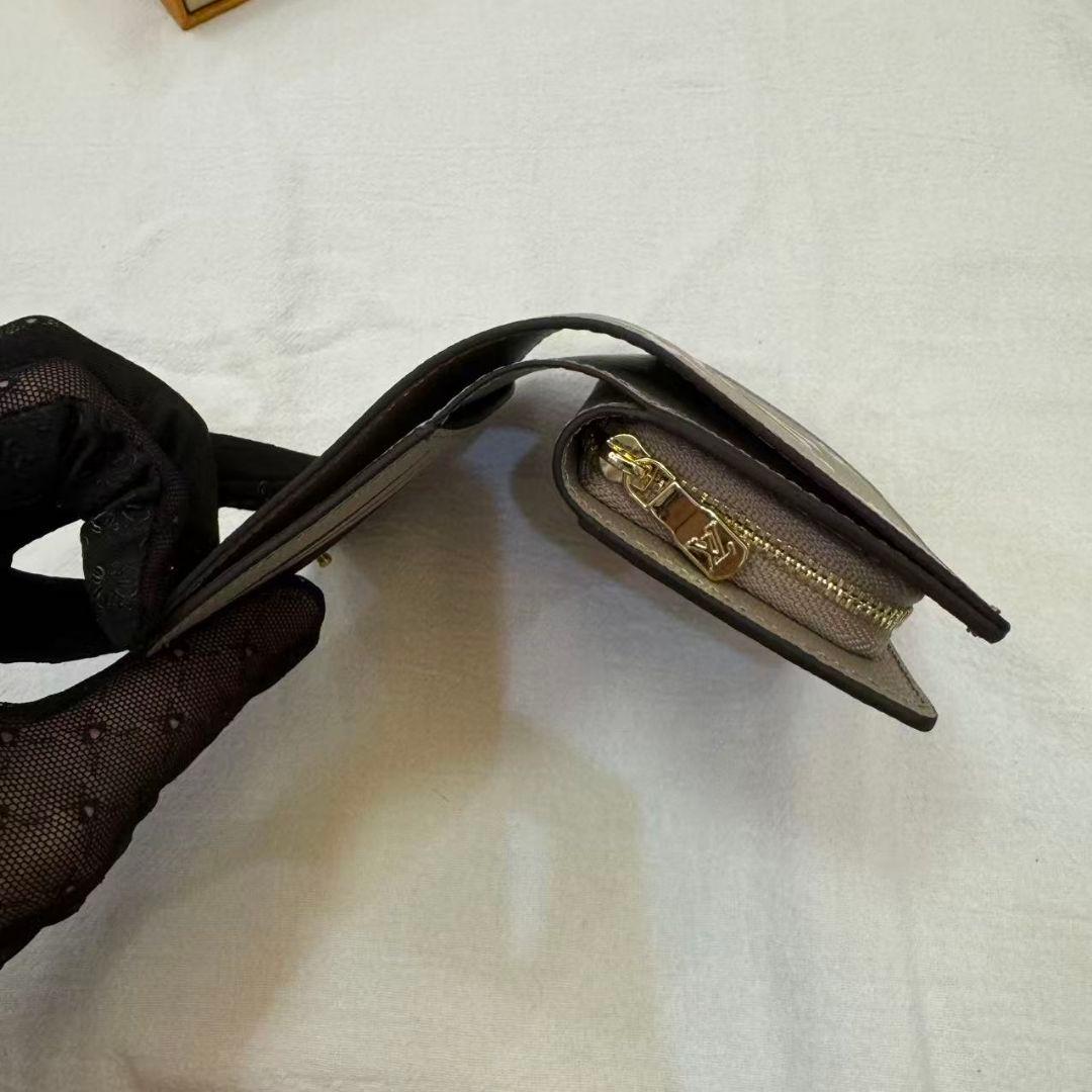 期間限定価格 二つ折り財布 カーキ色